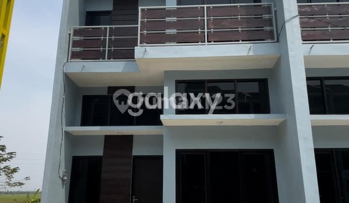 Rumah Baru 2 lantai lokasi dekat Perkantoran Gresik Kota