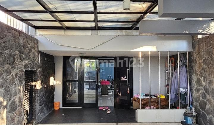 Nice House, Move-In Ready, Semi-Furnished, Near Commercial Area.