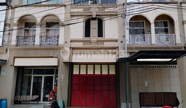 Disewakan Ruko Strategis Bangunan 3 Lantai di Galaxy Bekasi Selatan