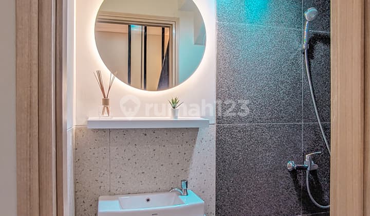 Rumah 3 Lantai di The Astelia Bintaro Hanya 1,8 M