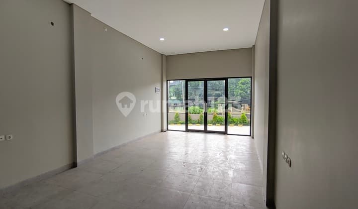 Ruko SIAP HUNI Hadap Jalan Raya, Parkiran Luas. Start 2,3 Man (Grand Centro Depok)