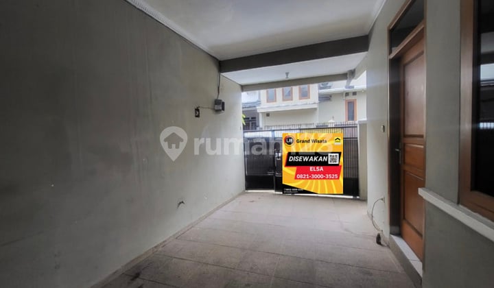 Disewakan Rumah 2 Lantai Luas 90 M2. 3 + 1 Kamar Tidur. Baru Renovasi Siap Huni. Bisa Dijadikan Kantor/ Hunian. Di Antapani Bandung