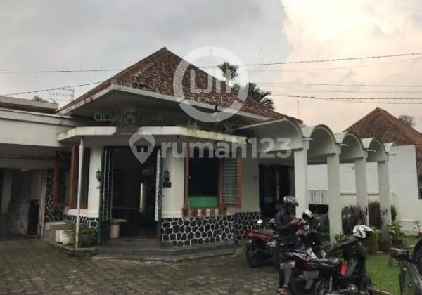Dijual Rumah 1 Lantai Luas 980m2, 11+3 Kamar Tidur Bisa Dijadikan Guest House, Tempat Usaha (cafe), Klinik, Sekolah. Terawat Siap Huni Shm Bisa Kpr Di Sayap Riau Kota Bandung