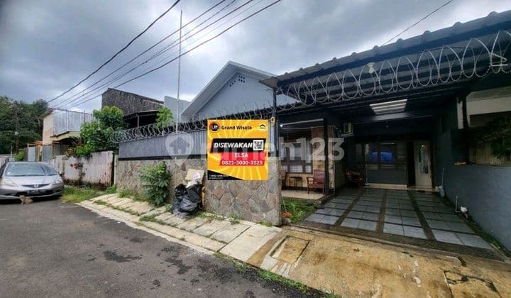 Rumah 1 Lantai Luas 200 M2. 4 Kamar Tidur Semi Furnished Siap Huni Cocok Dijadikan Hunian Keluarga/ Kostan Bersama. Hanya 600 Meter Dari Rsup Hasan Sadikin ( Belakang Rshs ). Pasteur Bandung