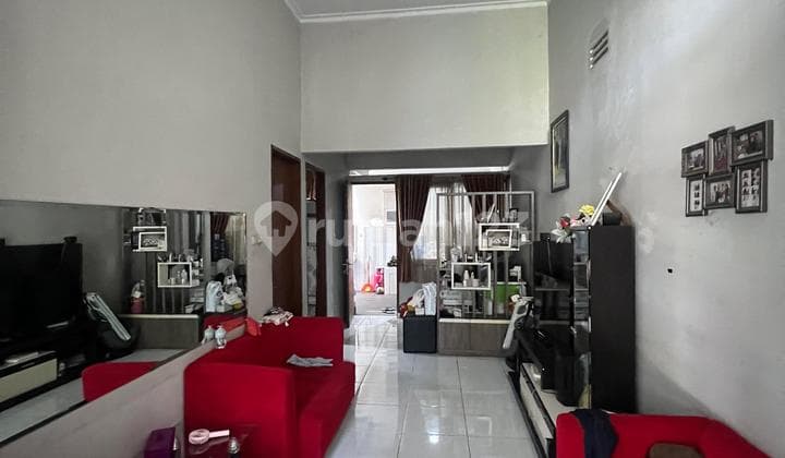 Dijual Rumah 1 Lantai Luas 93 M2. 2 Kamar Tidur Siap Huni Dalam Komplek One Gate Security System Keamanan 24 Jam. Hanya 15 Menit Menuju Pintu Tol Buah Batu. Bojongsoang Bandung