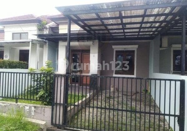 Disewakan Rumah 1 Lantai, Luas Tanah 120m2, 2+1 Kamar Tidur, Dalam Komplek Keamanan 24 Jam, Fasilitas Komplek Lapangan Tenis, Taman Bermain, Masjid. Di Antapani Bandung