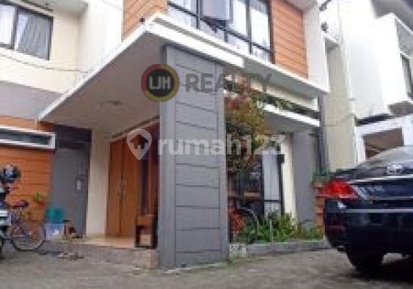 Dijual Rumah Hook 2,5 Lantai Lembang Kota Luas 200m2, 4+1 Kamar Tidur Semi Furnished Cocok Dijadikan Hunian Atau Villa, Hanya 4 Menit Ke Farm House Susu Lembang, The Great Asia Afrika Lembang Bandung