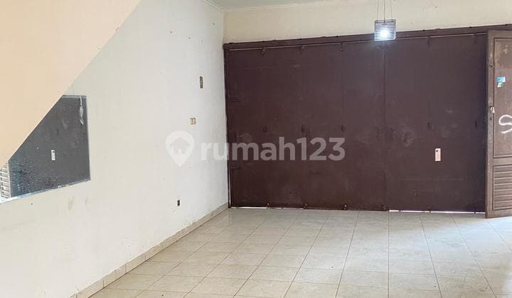 Disewakan Ruko 2 Lantai Bagus Luas 102 M2. Terdapat Ruang Kerja Siap Pakai. Cocok Dijadikan Kantor/ Tempat Bimbel/ Apotek/ Tempat Usaha Lainnya. Di Antapani Bandung
