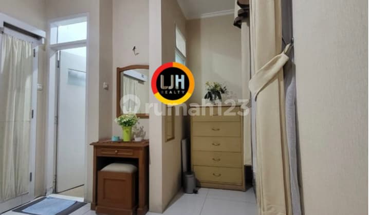 Dijual Kostan Aktif + Rumah. 2.5 Lantai Luas Bangunan 370 M2. 12 + 2 Kamar Kost Full Furnished Siap Pakai. Dekat Kampus Unpad. Unikom. Ithb. Itb. Dipatiukur Bandung