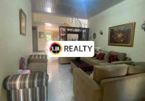 For Sale House with Bonus Shop, Ideal for Business, 500 M2 Area. 4 Bedrooms, Only 400 Meters to East Bekasi Toll Gate. East Bekasi.