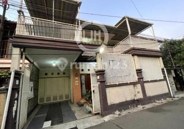 Rumah 2 Lantai, Luas 155M2, 6+1 Kamar Tidur, Cocok Dijadikan Hunian, Kost Kostan, Full Furnished Siap Huni, SHM, bisa KPR, Hanya 9 Menit Menuju Pintu Tol Moch Toha, di Regol Bandung