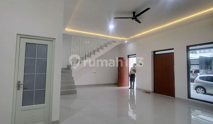 Disewakan Rumah Baru 2 Lantai Luas 126 M2, 3 Kamar Tidur Semi Furnished Siap Huni Dalam Cluster One Gate Security System. Antapani Bandung