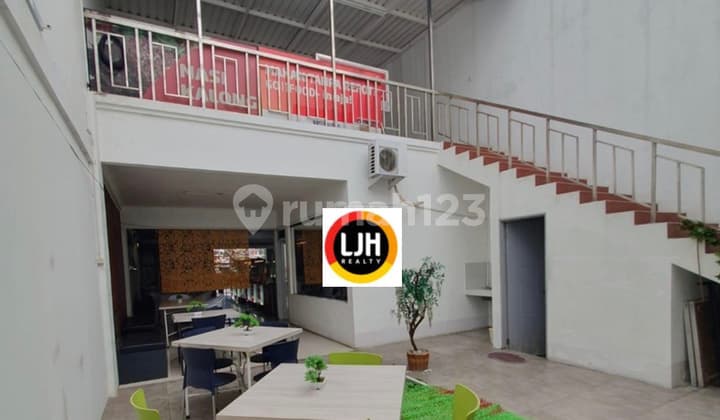 Dijual Ruko 3 Lantai Luas 198 M2. Dengan Lebar Muka 6.6 Meter Siap Pakai. Cocok Dijadikan Klinik/ Cafe/ Klinik/ Mini Mart. Hanya 10 Menit Menuju Pintu Tol Buah Batu. Di Batununggal Bandung