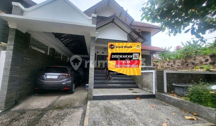 Rumah 2 Lantai Luas 445 M2 Semi Furnished 4 Kamar Tidur. Cocok Dijadikan Rumah Tinggal/ Kantor. Dalam Cluster One Gate Security System. Fasilitas Cluster : Taman, Lapangan Basket, Lapangan Tenis, Kolam Renang, Masjid, Taman Bermain. Arcamanik Bandung Timu
