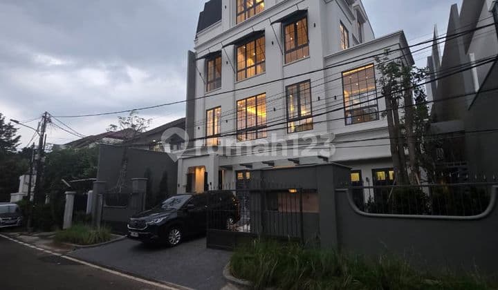 Dijual rumah lux baru dekat SCBD kebayoran baru Jakarta Selatan