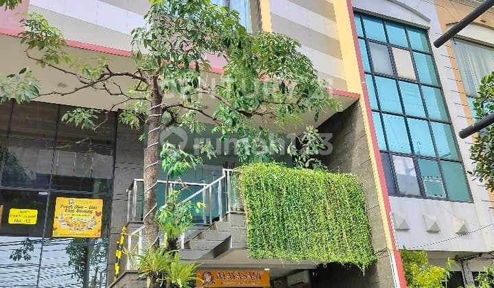 For Rent: Strategic Location Shop House in South Jakarta