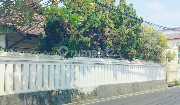 Dijual Rumah Dengan Halaman Yang Luas Di Jakarta Selatan
