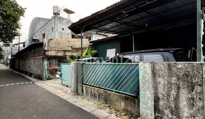 Rumah Lama Hitung Tanah di Setiabudi Guntur-Kuningan, Lokasi Strategis