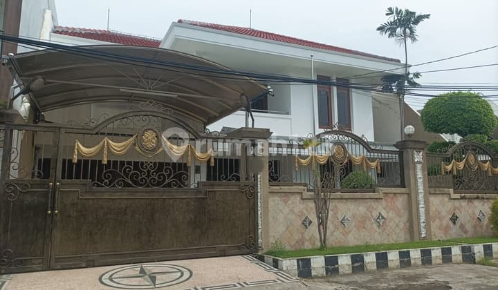Rumah Classic Semi Furnished Sudah Renovasi Di Dharmahusada Indah