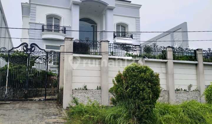 Araya Classic Modern Row House near Kertajaya Boulevard, Dharmahusada