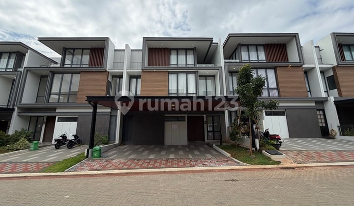 Dijual Rumah Mewah 3 Lantai di Cluster Premium Kota Wisata Rumah SHM Bagus di Blok Sm 7, Cluster Antherton Kota Wisata Residence Blok Sm 7 No.10, Ciangsana, Gunung Putri, Bogor, Jawa Barat, Indonesia, 16968, Kota Wisata