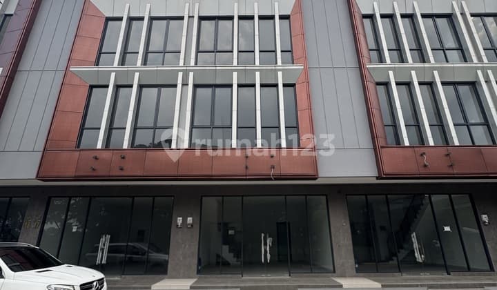 Ruko Front Row 3 Lantai Disewakan Murah Dibawah Pasaran . Lokasi Terdepan di Kota Wisata Cibubur