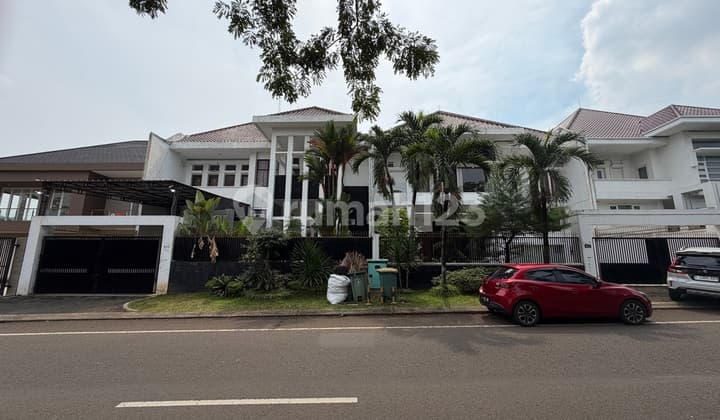 Rumah Gandeng Luas Hampir 1000 Meter di Boulevard Kota Wisata