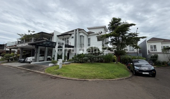Rumah Hoek 3 Lantai dengan 5 Bedroom di Kota Wisata