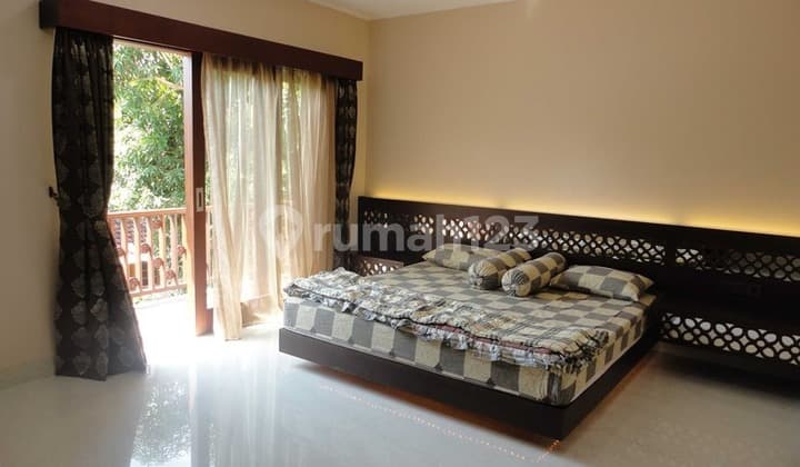 Villa Mewah 2 Lantai di Benoa, Lt 145 M2 dan Lb 300 M2