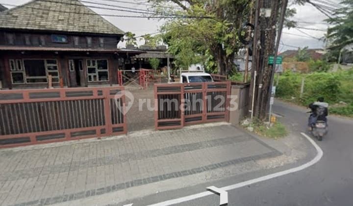 Kantor Strategis Hook di Jln By Pass Sanur dan Jln Sudamala