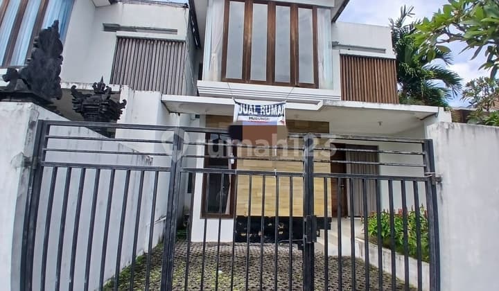 Rumah Modern 2 Lantai di Renon, LT 106M²
