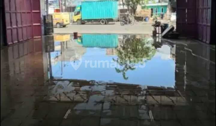 Ex Showroom Mobil di Jalan Raya Sultan Agung Bekasi Barat