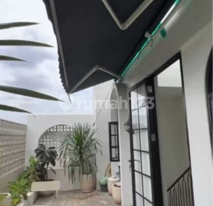 Rumah Mewah Murah Tiga Lantai di Bintara Bekasi.