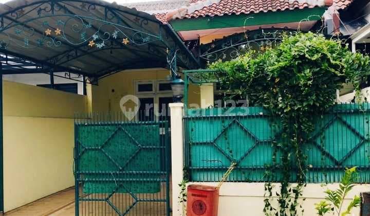 Nice Ready-to-Occupy House in Metland Menteng, East Jakarta