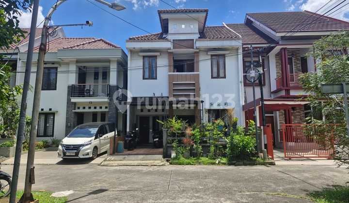 Rumah Depan Taman Dalam Cluster di Buaran Jakarta Timur