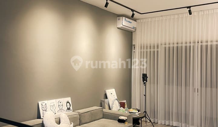 Rumah Terawat Semi Furnish 2 Lantai di Awiligar