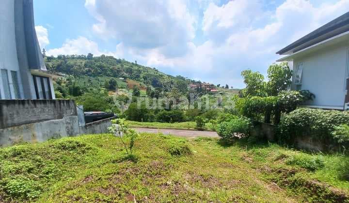 Plot with Beautiful View in Dago Pakar Resort