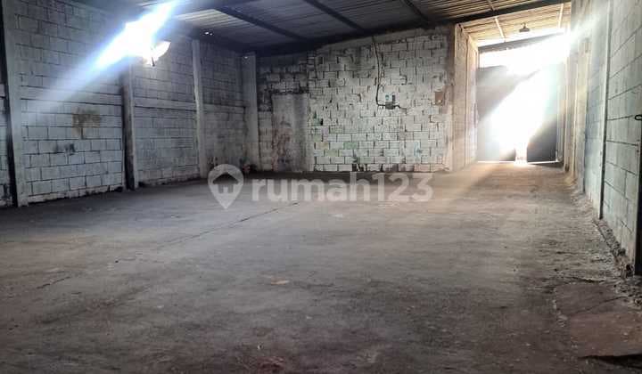 Disewakan Gudang Siap Pakai Nyaman Lokasi di Kav Indutri Holis