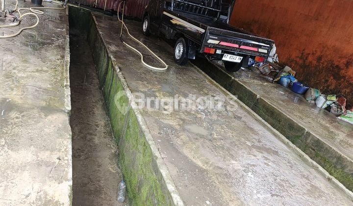 Tempat cucian mobil pinggir jalan