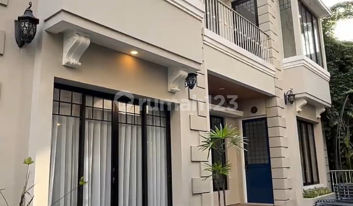 Rumah Mewah Model Castle Free Furnished Daerah Setraduta Bandung