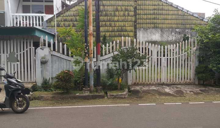 Rumah Tua, Jalanan Luas di Pulomas, Jakarta Timur