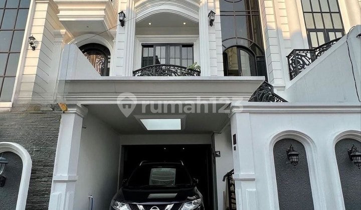 Rumah Mewah 3 Lantai Town House Ciganjur, Jagakarsa, Jaksel