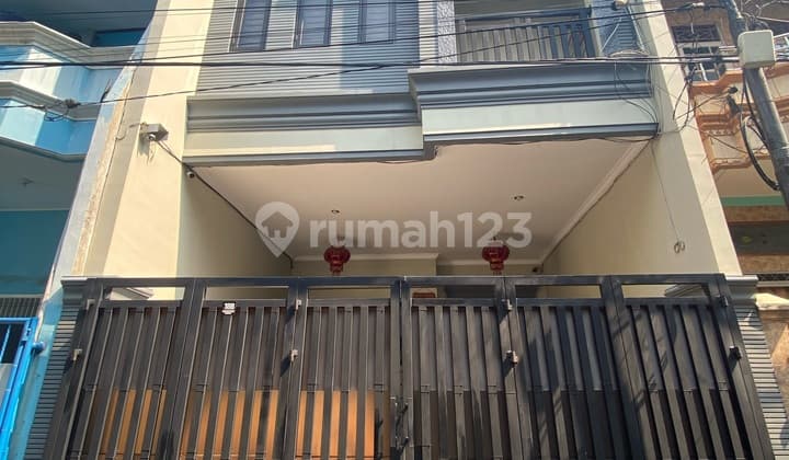 Dijual Rumah 3 Lantai Pademangan