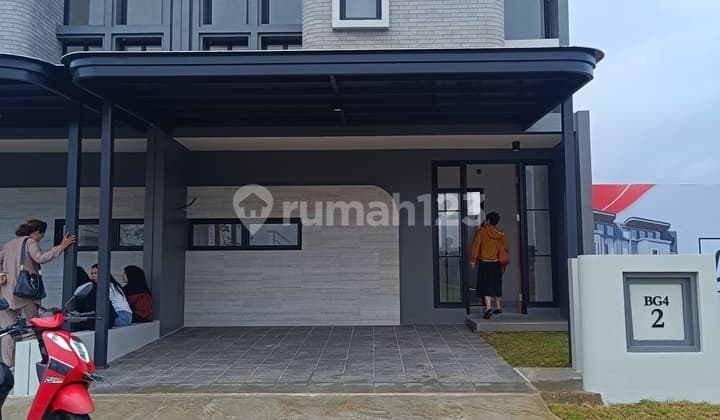 For Sale: House with Complete Facilities and Strategic Location Near Toll Road, Also Includes Bus Facility Within the Complex