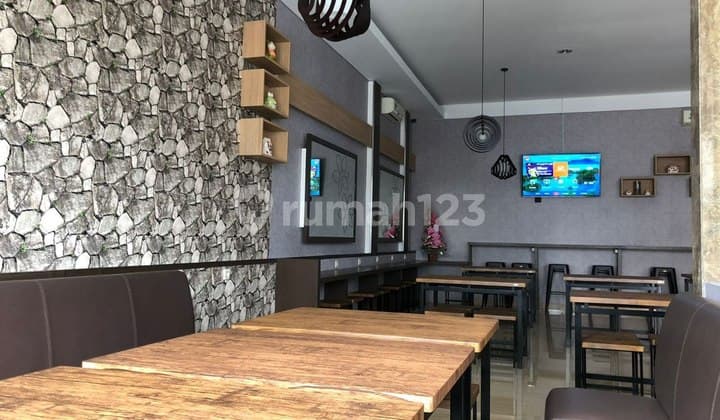 Dijual Rumah Cafe Lokasi Strategis Burangrang