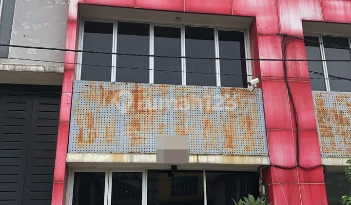 Gresik Legundi Sumo Estate Warehouse, Krikilan