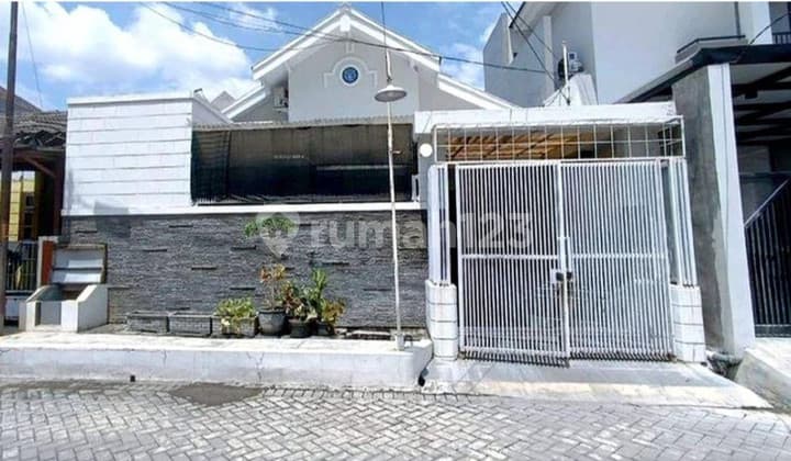 Rumah Ciamik Wiguna Tengah