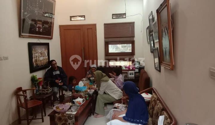 Rumah 3 Lantai Luas 340m² di Buahbatu, Turun Harga Dekat Tol