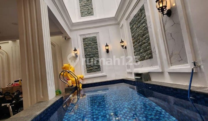 Rumah Mewah 3 Lt di Mainroad Antapani, Indoor Pool, Jual Cepat