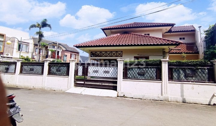Rumah Hook Megah 410m² di Suryalaya, Turun Harga 1 Miliar